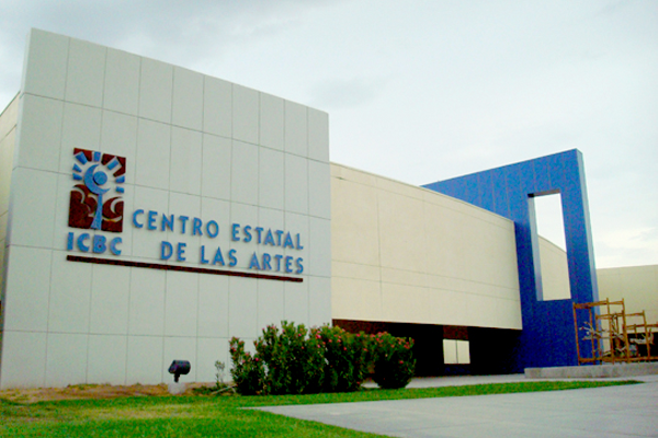 Rente un carro para ver el Centro estatal de artes en Mexicali